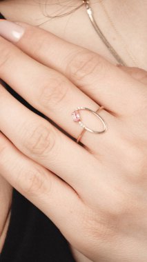 Onun için Değerli Altın ve Elmas Mücevherler