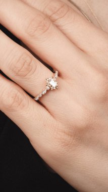 Onun için Değerli Altın ve Elmas Mücevherler