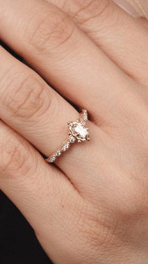 Onun için Değerli Altın ve Elmas Mücevherler