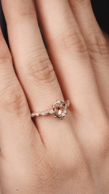 Onun için Değerli Altın ve Elmas Mücevherler