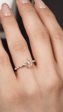 Onun için Değerli Altın ve Elmas Mücevherler