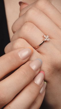 Her Tarz İçin Parlayan Elmas ve Altın Mücevher