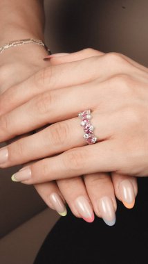 Her Tarz İçin Parlayan Elmas ve Altın Mücevher