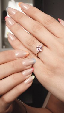 Her Tarz İçin Parlayan Elmas ve Altın Mücevher