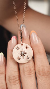 Elmas ve Altınla El Yapımı Lüks Mücevherler