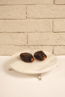 Geleneksel Orta Doğu Atıştırması: Tarihler ve Fındıklar