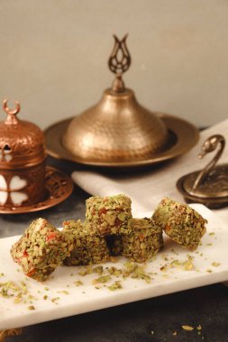 Gül aromalı Türk Lokumu Pistachio Dolgulu
