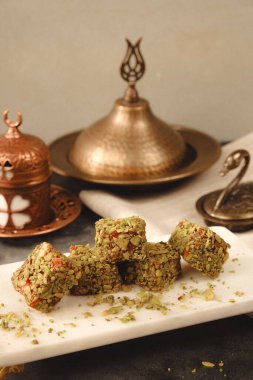 Gül aromalı Türk Lokumu Pistachio Dolgulu