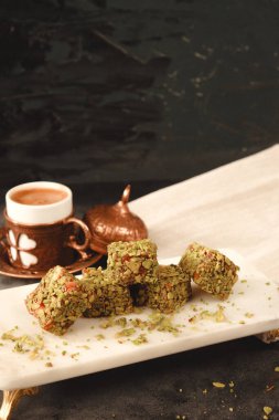 Gül aromalı Türk Lokumu Pistachio Dolgulu