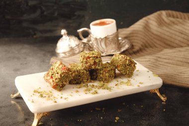 Gül aromalı Türk Lokumu Pistachio Dolgulu