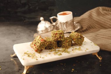 Gül aromalı Türk Lokumu Pistachio Dolgulu