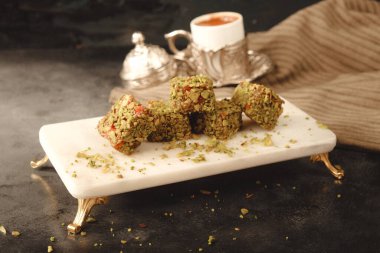 Gül aromalı Türk Lokumu Pistachio Dolgulu