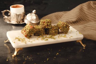 Gül aromalı Türk Lokumu Pistachio Dolgulu