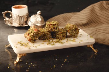 Gül aromalı Türk Lokumu Pistachio Dolgulu