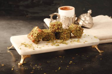 Gül aromalı Türk Lokumu Pistachio Dolgulu