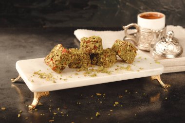 Gül aromalı Türk Lokumu Pistachio Dolgulu