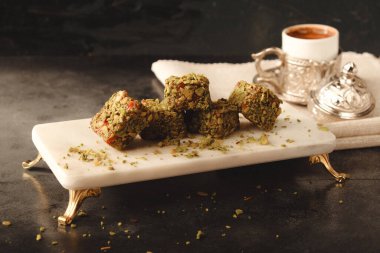 Gül aromalı Türk Lokumu Pistachio Dolgulu