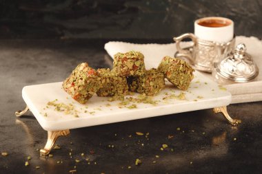 Gül aromalı Türk Lokumu Pistachio Dolgulu