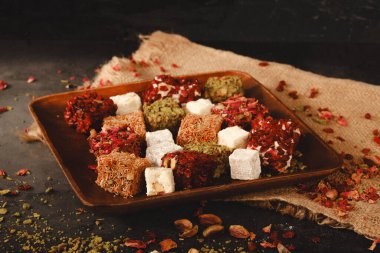 Geleneksel Pazar Ayarlarında Otantik El Yapımı Lokum