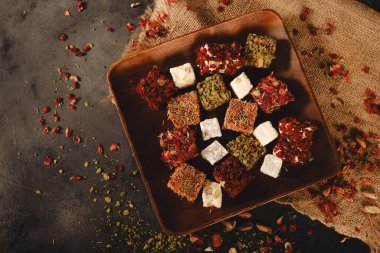 Geleneksel Pazar Ayarlarında Otantik El Yapımı Lokum