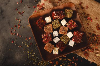 Geleneksel Pazar Ayarlarında Otantik El Yapımı Lokum