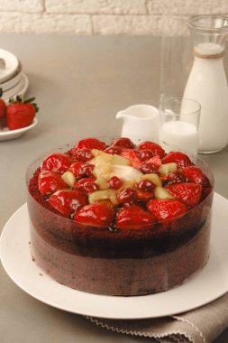 Doğal Işıkta Ev Yapımı Kremalı Kek