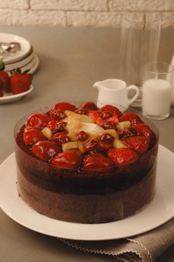 Doğal Işıkta Ev Yapımı Kremalı Kek