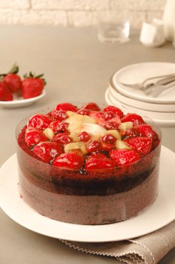 Doğal Işıkta Ev Yapımı Kremalı Kek