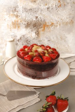 Doğal Işıkta Ev Yapımı Kremalı Kek