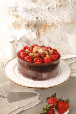 Doğal Işıkta Ev Yapımı Kremalı Kek