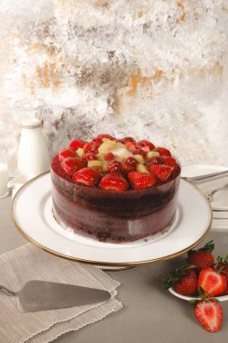 Doğal Işıkta Ev Yapımı Kremalı Kek