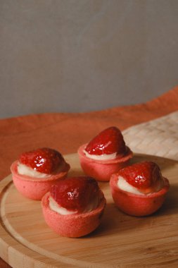 Karşı konulamaz çikolatalı ekler.