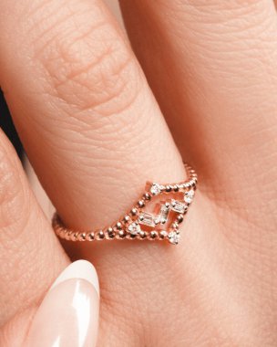 Şık ve Zarif Altın Elmas Mücevherler