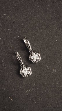 Şık ve Zarif Altın Elmas Mücevherler