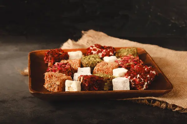 Geleneksel Pazar Ayarlarında Otantik El Yapımı Lokum