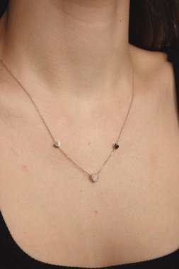 Zarif El yapımı Altın ve Elmas Mücevherler