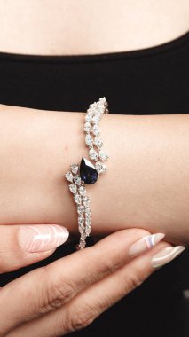 Zarif El yapımı Altın ve Elmas Mücevherler