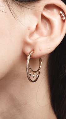 Zarif El yapımı Altın ve Elmas Mücevherler