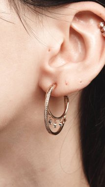 Zarif El yapımı Altın ve Elmas Mücevherler