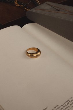 Zarif El yapımı Altın ve Elmas Mücevherler