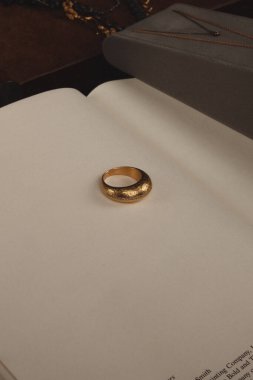 Zarif El yapımı Altın ve Elmas Mücevherler