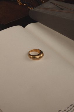 Zarif El yapımı Altın ve Elmas Mücevherler