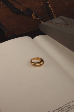 Zarif El yapımı Altın ve Elmas Mücevherler