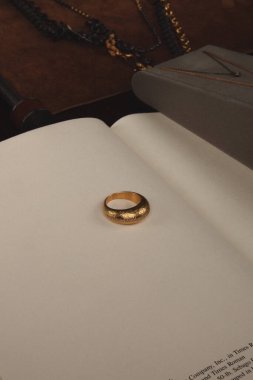 Zarif El yapımı Altın ve Elmas Mücevherler