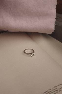 Zarif El yapımı Altın ve Elmas Mücevherler