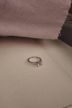 Zarif El yapımı Altın ve Elmas Mücevherler