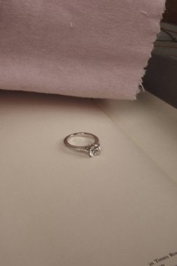 Zarif El yapımı Altın ve Elmas Mücevherler