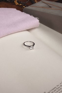 Zarif El yapımı Altın ve Elmas Mücevherler