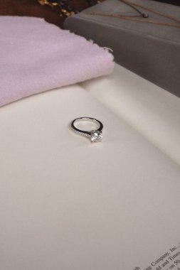 Zarif El yapımı Altın ve Elmas Mücevherler