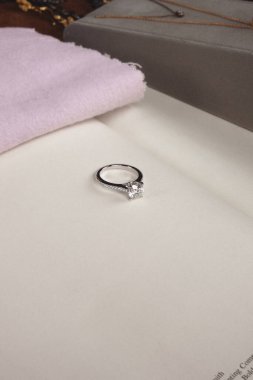 Zarif El yapımı Altın ve Elmas Mücevherler